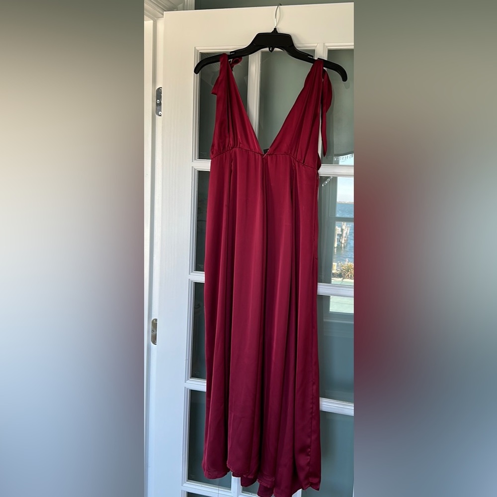 Beautiful NWT Goldie burgundy gown!